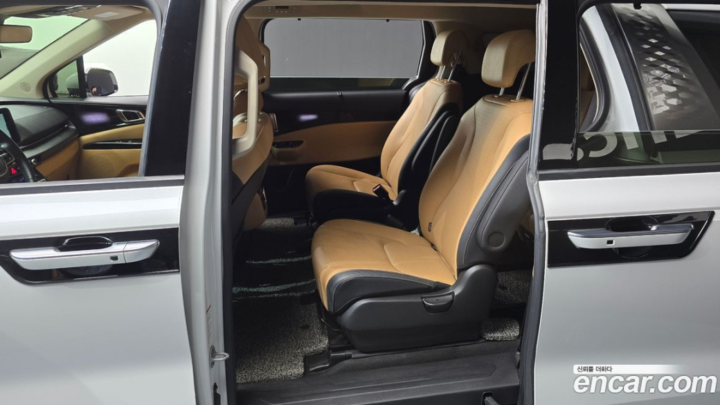 Kia Carnival 9-Seater Signature, 2023