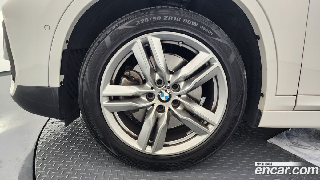 BMW X1 xDrive 20i M Sport, 2022
