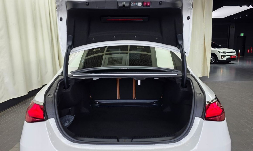 Mercedes-Benz E-Class E200 Avantgarde, 2024