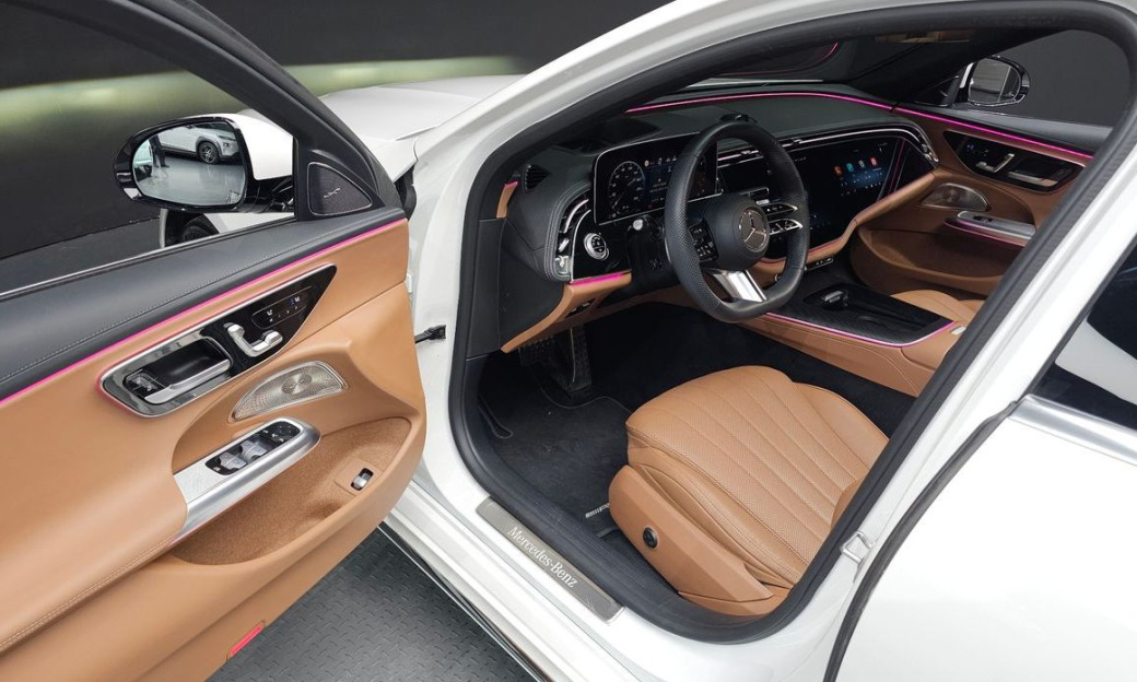 Mercedes-Benz E-Class E300 4MATIC AMG Line, 2024