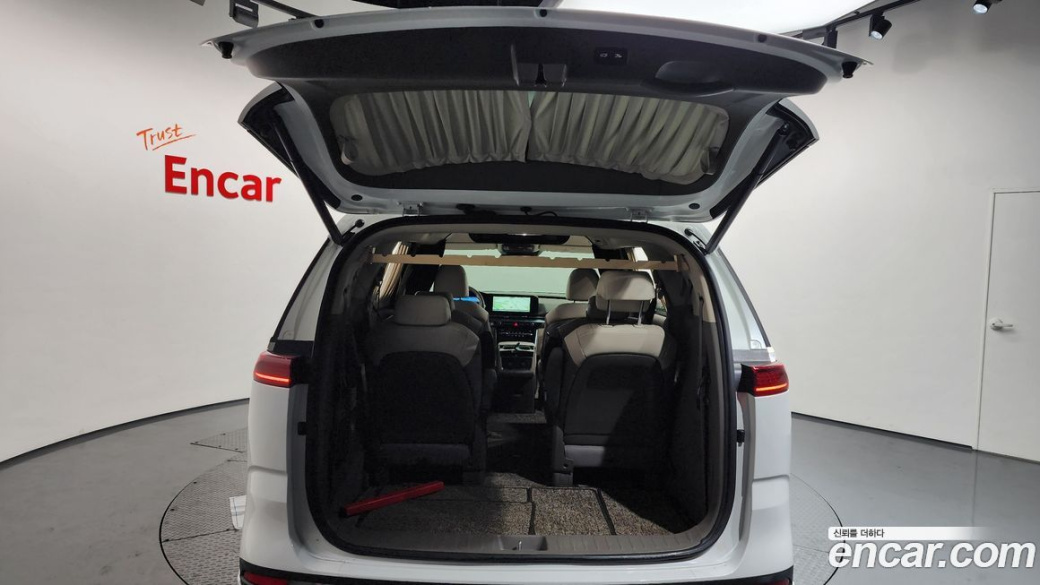 Kia Carnival 9-Seater Hi-Limousine, 2023