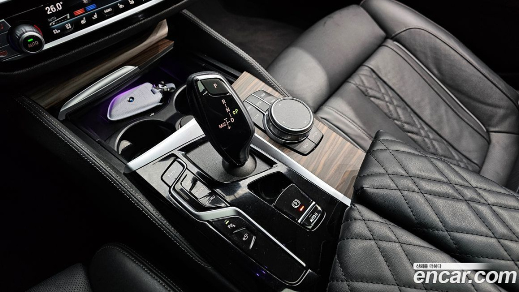BMW 5-Series 530i Luxury, 2023