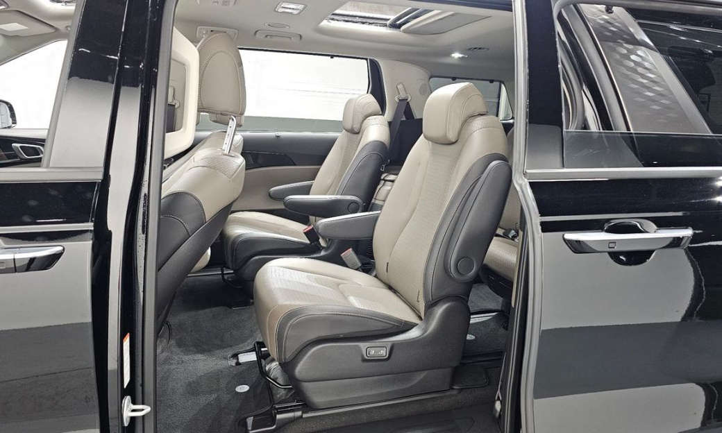 Kia Carnival 9-Seater Gravity, 2025