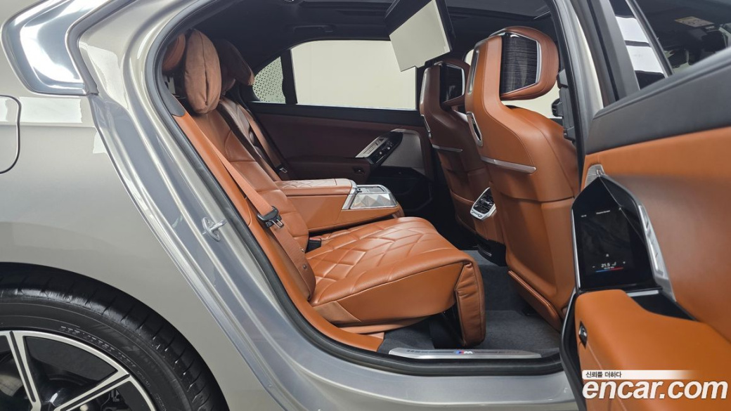 BMW 7-Series 740i xDrive M Sport, 2025