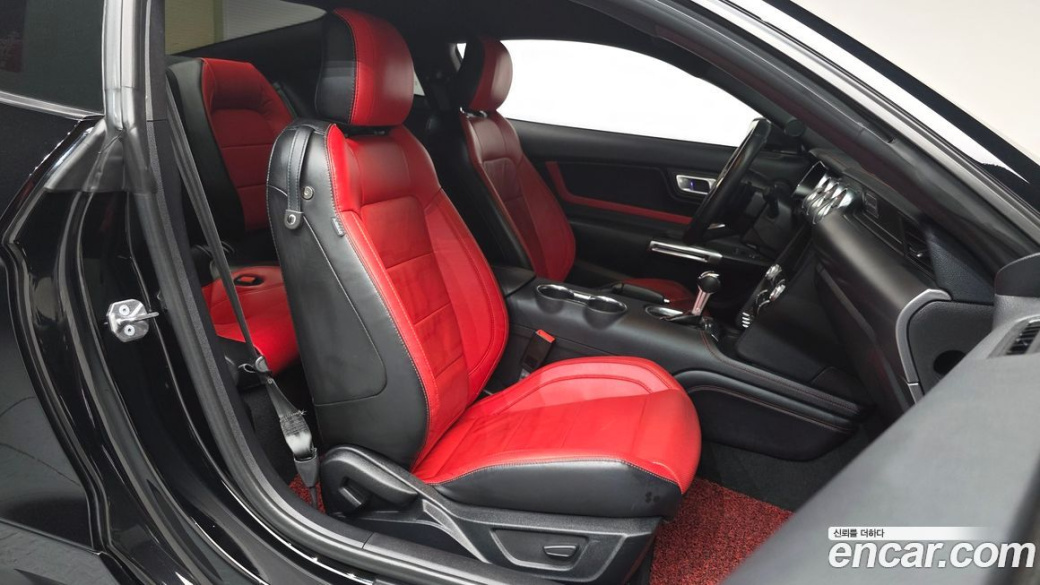 Ford Mustang Coupe, 2022