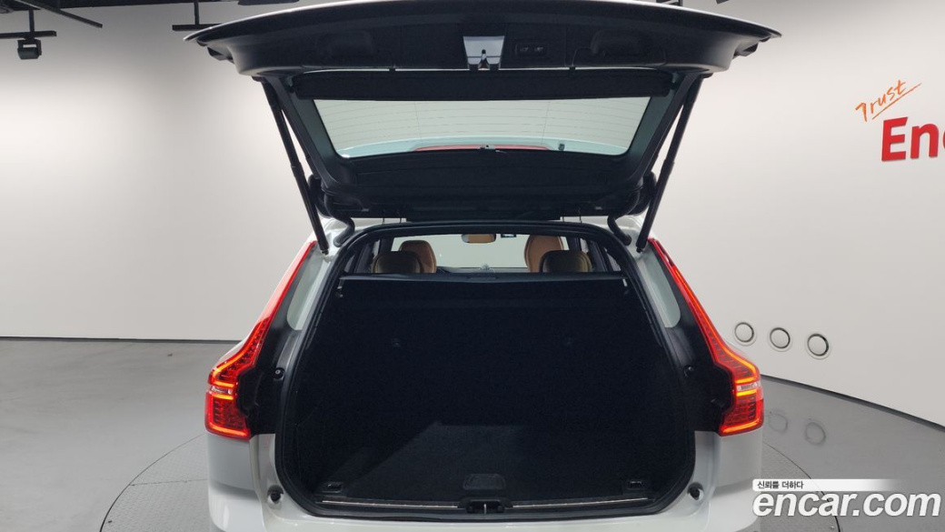 Volvo XC60 B5 Inscription, 2022
