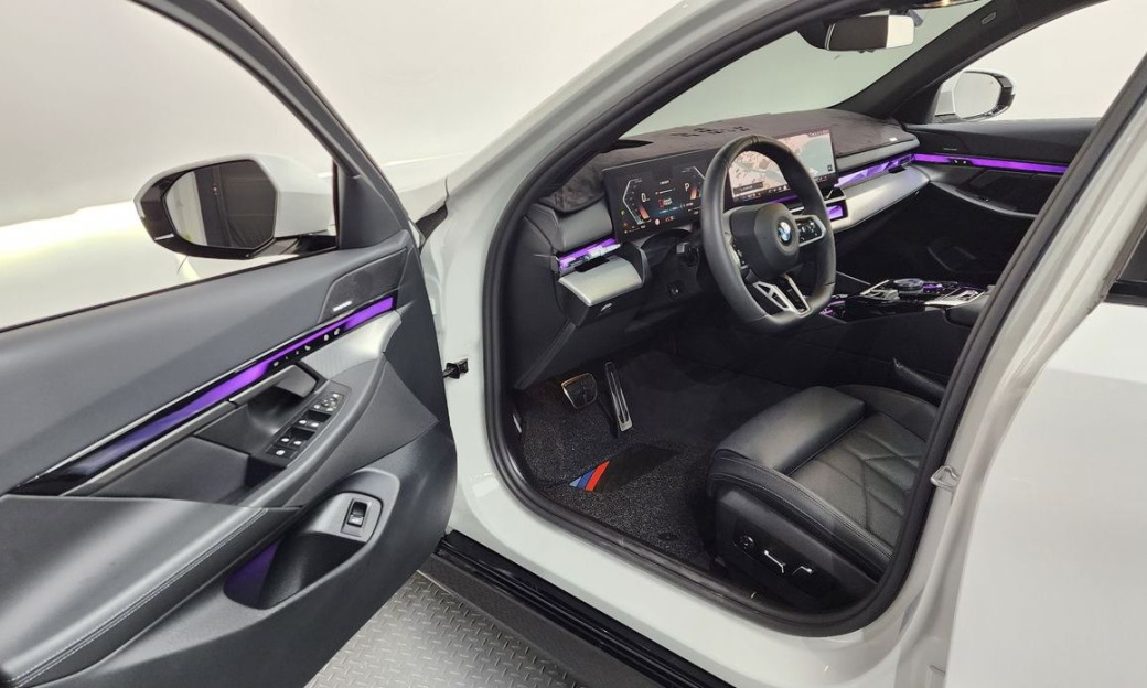 BMW 5-Series 520i M Sport, 2025