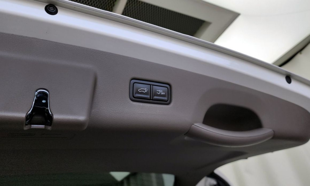 Kia Carnival 9-Seater Signature, 2025