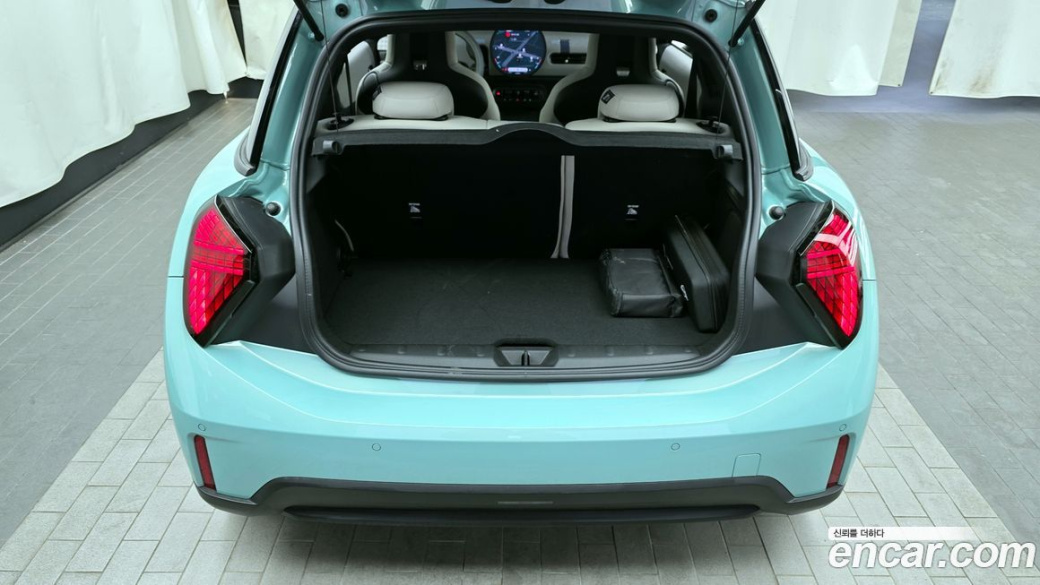 Mini Cooper Favoured, 2025