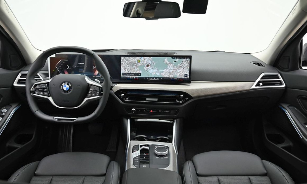 BMW 3-Series 320i, 2025