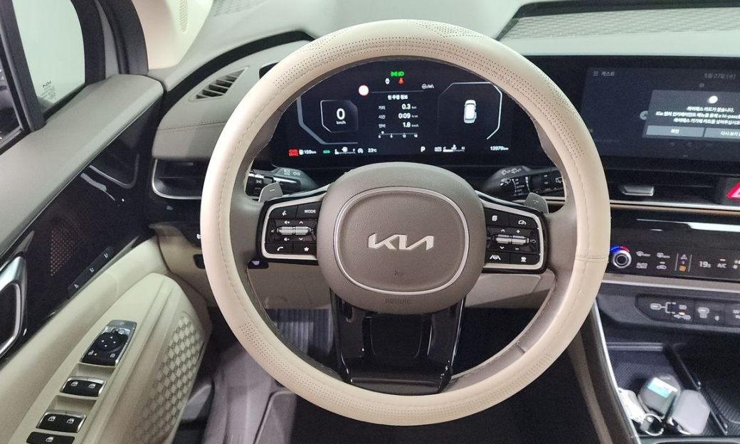 Kia Carnival 9-Seater Gravity, 2024
