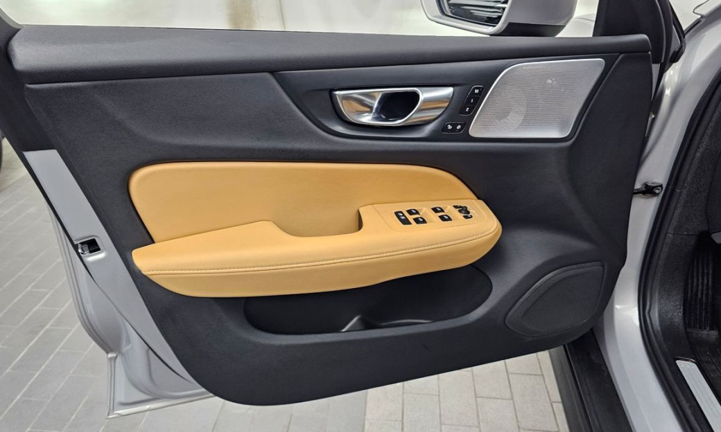 Volvo V60 B5 Ultimate AWD, 2024