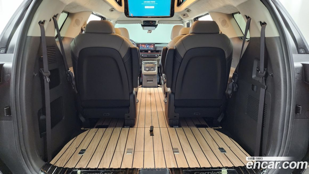 Kia Carnival 9-Seater Signature, 2024