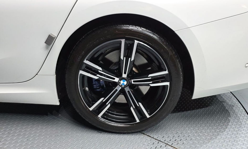 BMW 3-Series 320i M Sport, 2023