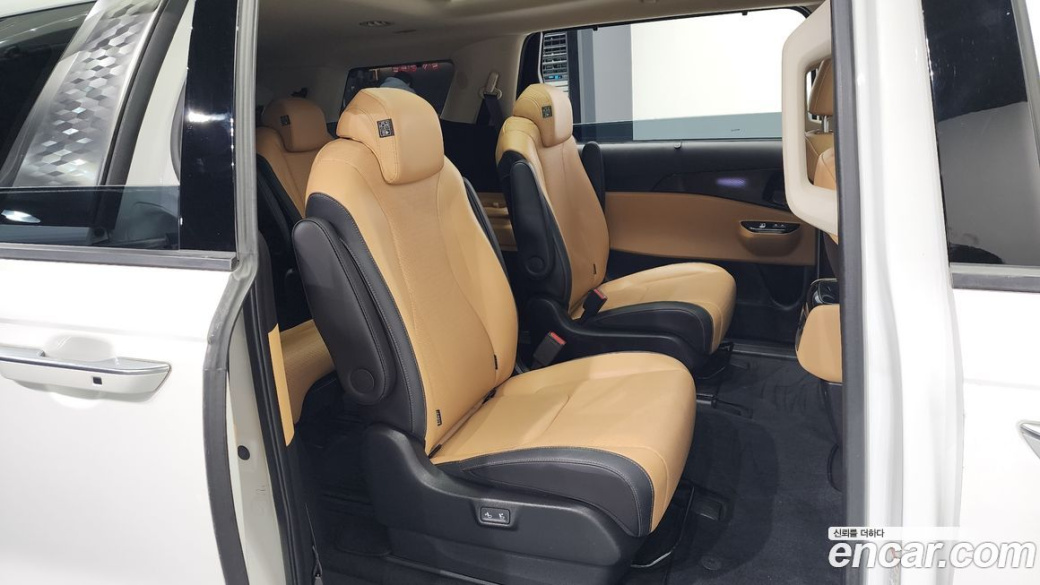 Kia Carnival 9-Seater Signature, 2023