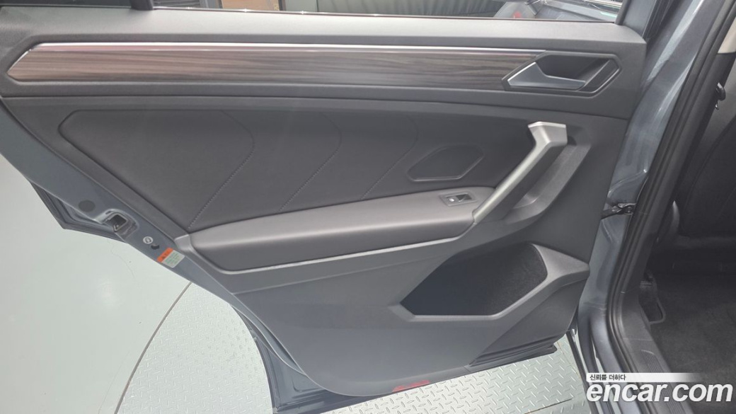 Volkswagen Tiguan 2.0 TSI Prestige, 2024