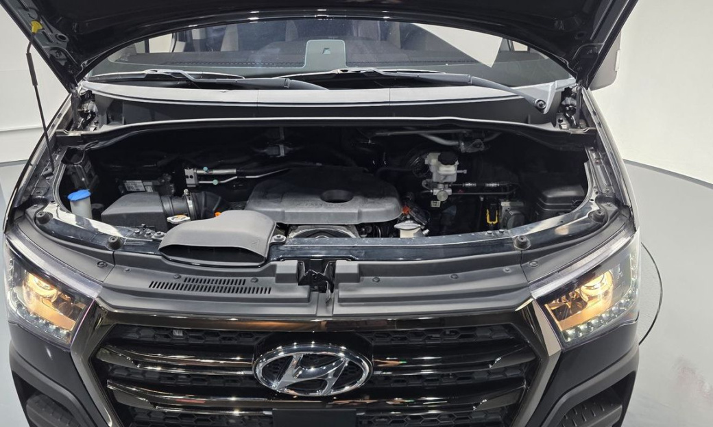 Hyundai Solati 11-Seater, 2021