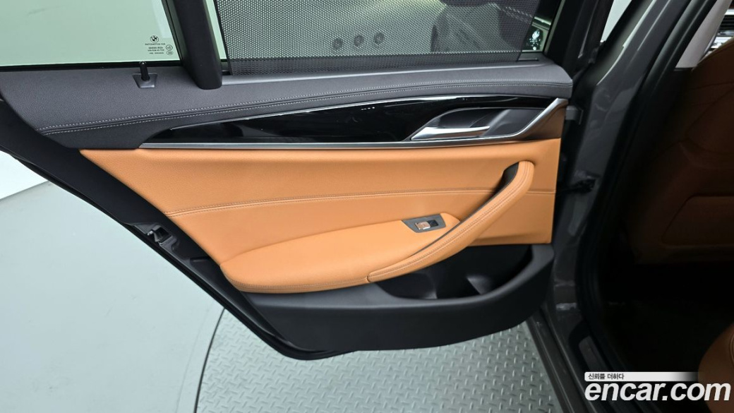BMW 5-Series 520i Luxury, 2022