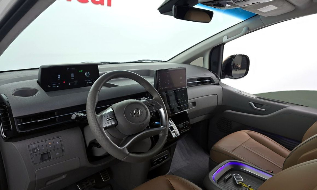 Hyundai Staria 2WD Camping Car, 2024