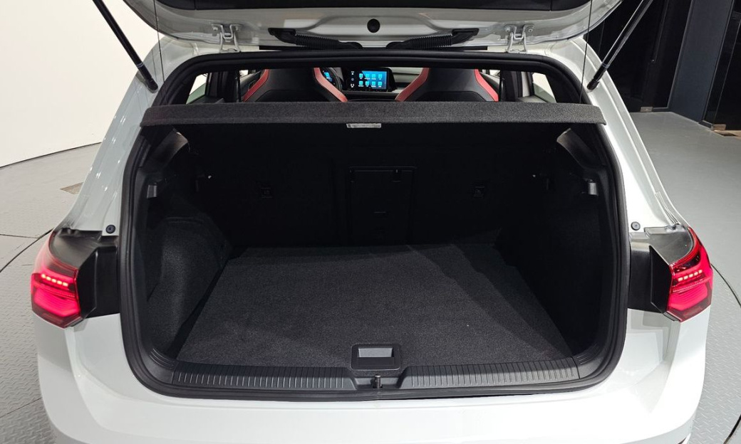 Volkswagen Golf 2.0 GTI, 2024