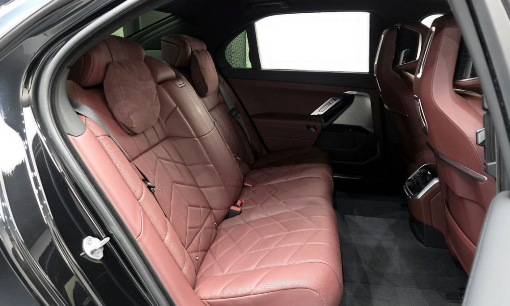 BMW 7-Series 740d xDrive M Sport, 2025