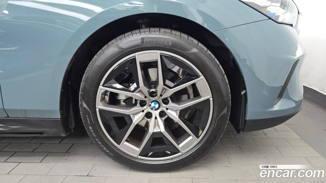 BMW 5-Series 520i, 2024