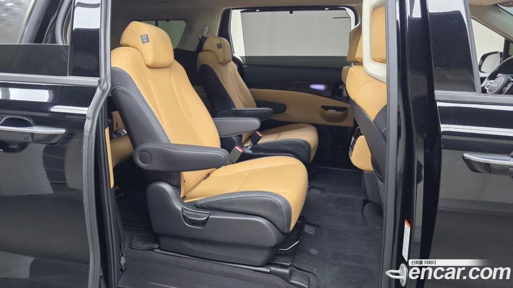 Kia Carnival 9-Seater Signature, 2023