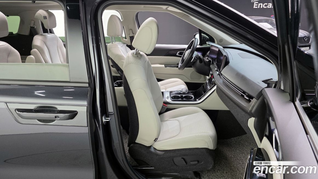 Kia Carnival 9-Seater Signature, 2023