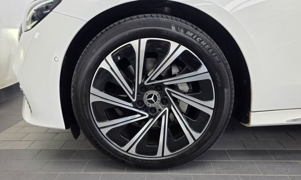 Mercedes-Benz E-Class E300 4MATIC Exclusive, 2024