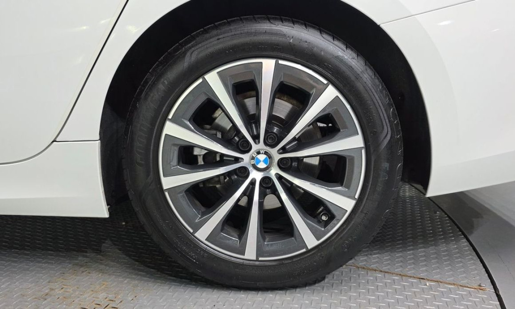 BMW 3-Series 320i, 2023