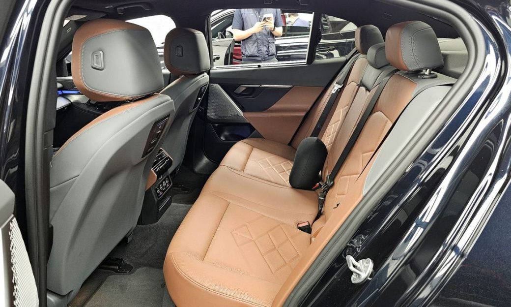 BMW 5-Series 530i xDrive M Sport, 2024