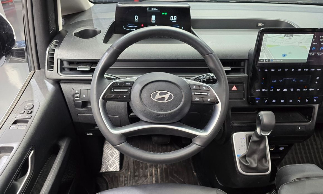 Hyundai Staria Tourer 11-Seater, 2025