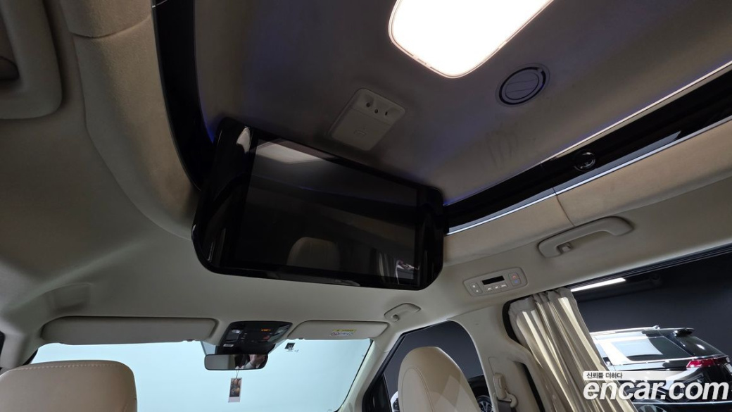 Kia Carnival 7-Seater Hi-Limousine, 2023