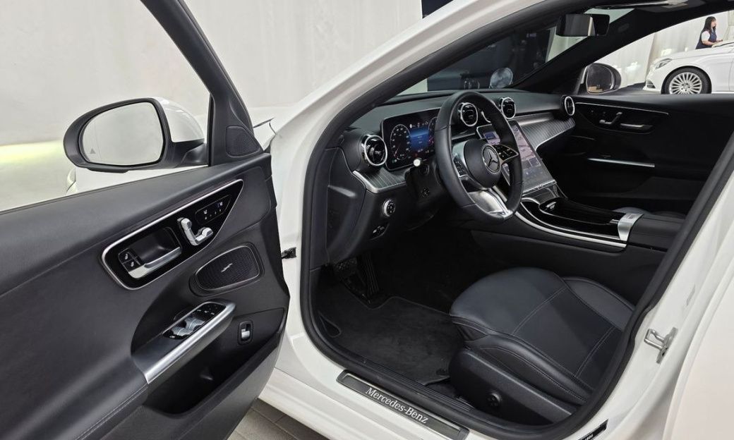 Mercedes-Benz C-Class C300 4MATIC Avantgarde, 2024
