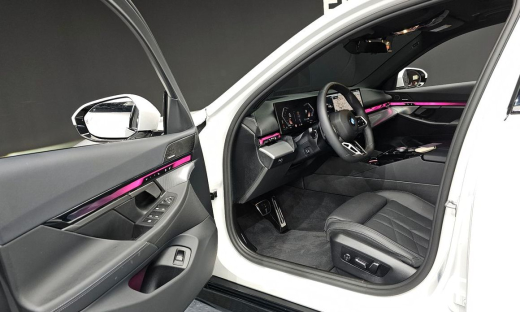 BMW 5-Series 520i M Sport, 2025