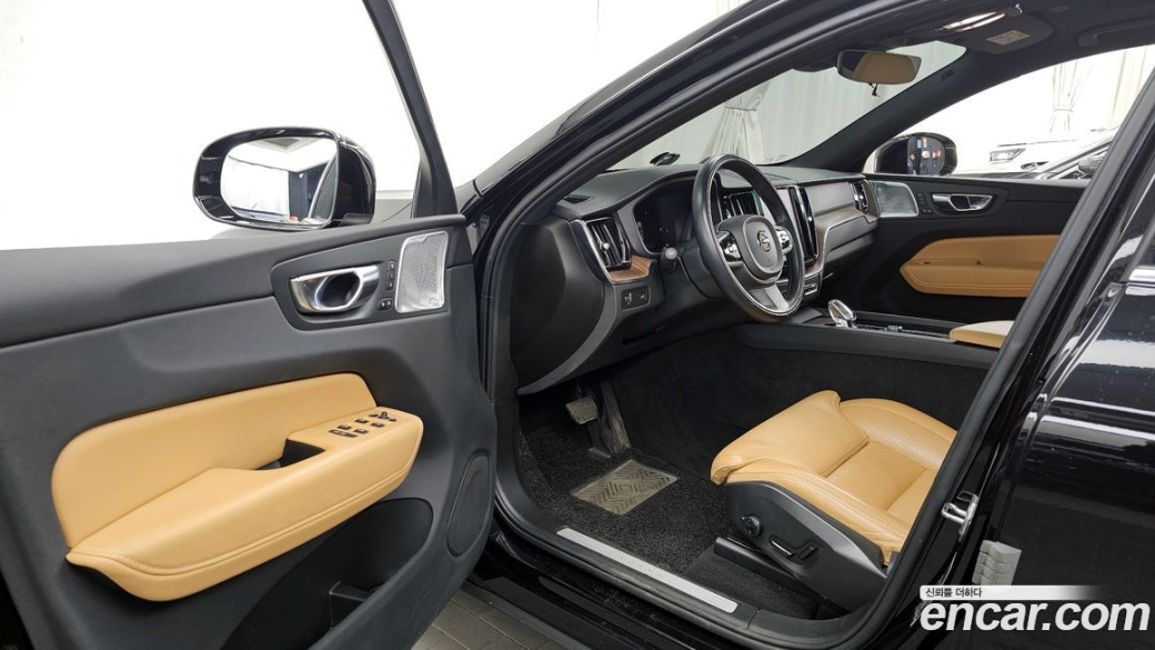 Volvo XC60 B5 Inscription, 2022