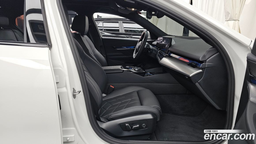 BMW 5-Series 520i M Sport, 2025