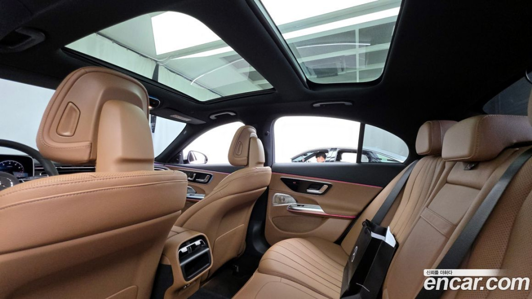 Mercedes-Benz E-Class E300 4MATIC Exclusive, 2026
