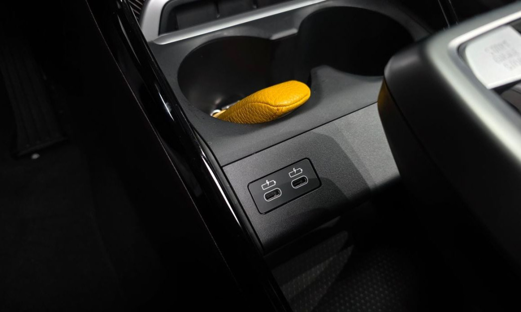BMW 2-Series 220i Luxury, 2025