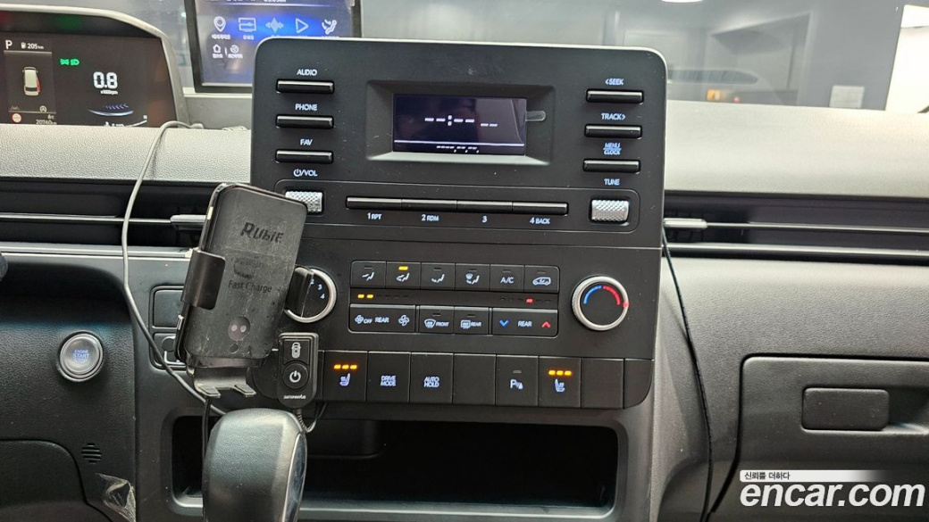 Hyundai Staria 4WD Tourer 9-Seater, 2025