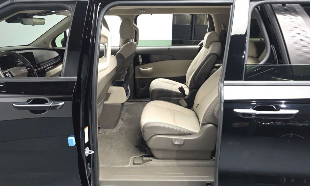 Kia Carnival 9-Seater Gravity, 2025