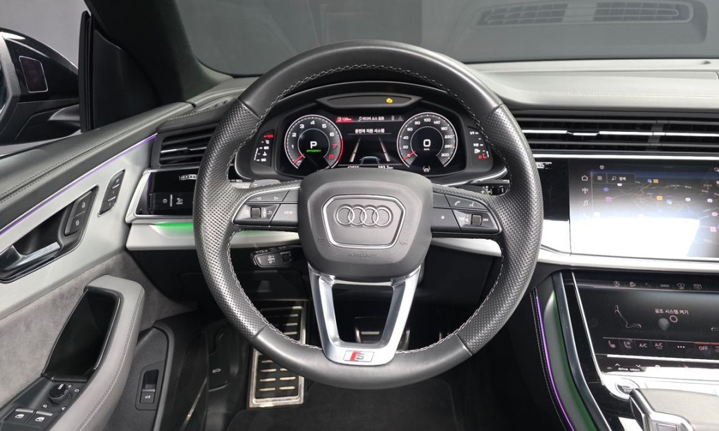 Audi Q8 55 TFSI Quattro Premium, 2022