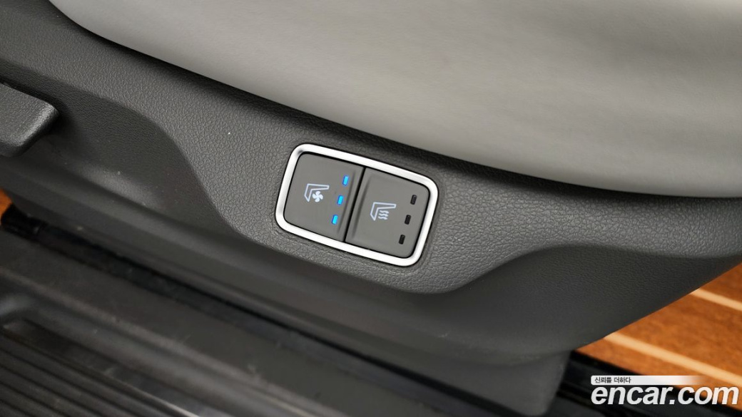 Hyundai Staria 4WD Lounge 9-Seater, 2022