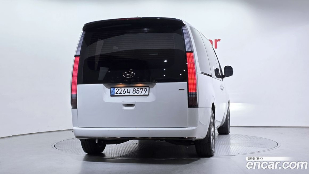 Hyundai Staria 4WD Lounge 7-Seater, 2024
