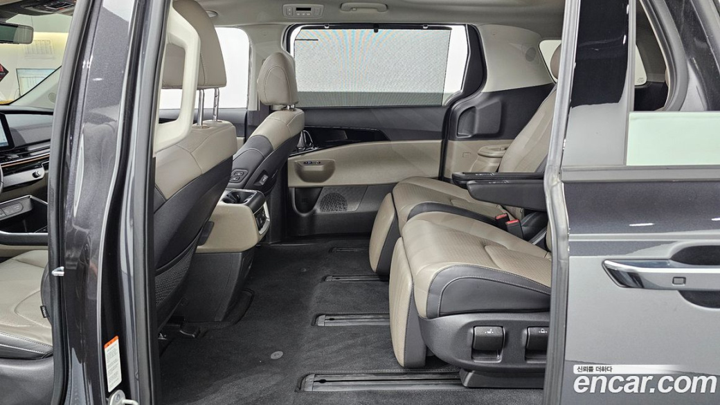 Kia Carnival 7-Seater Signature, 2024