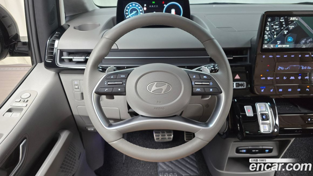 Hyundai Staria Lounge 9-Seater, 2025