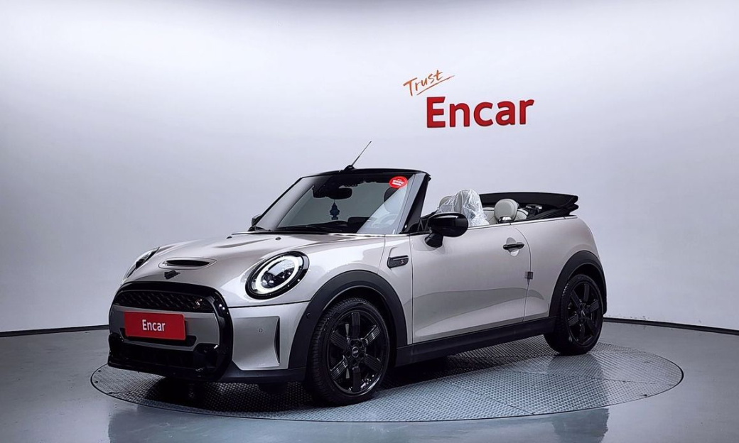 Mini Cooper Convertible Classic Launch Pack, 2023