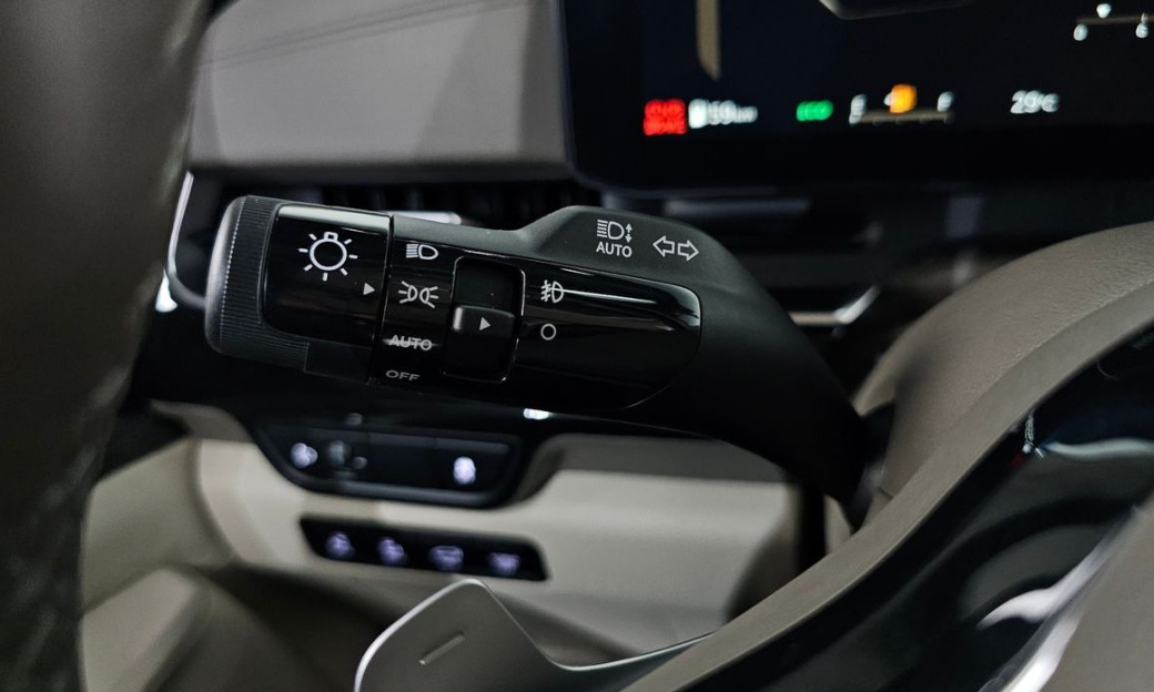 Kia Carnival 7-Seater Signature, 2024