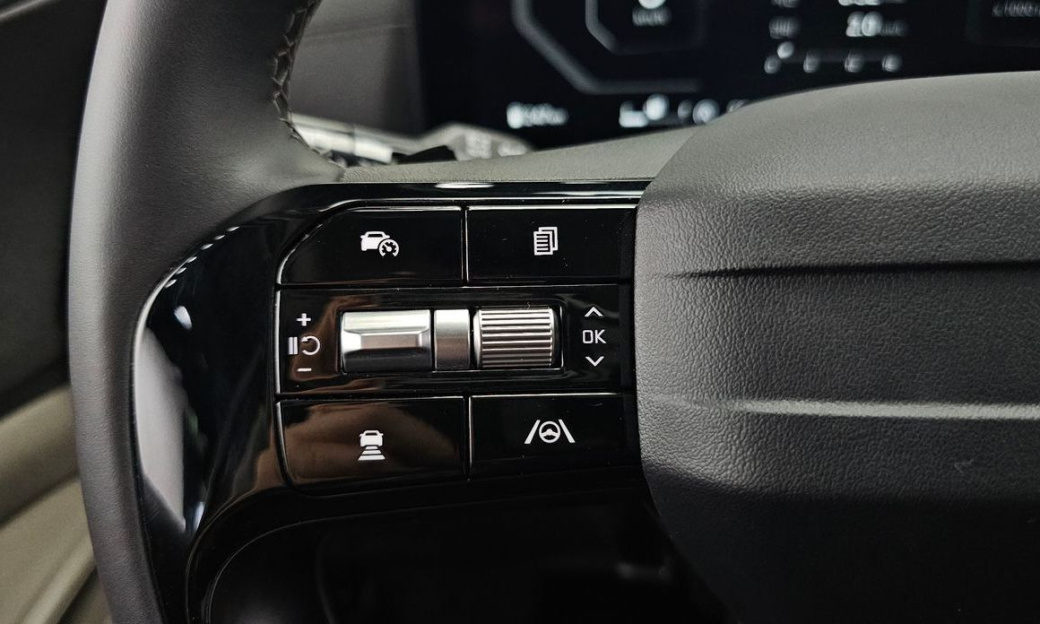 Kia Carnival 9-Seater Prestige, 2025