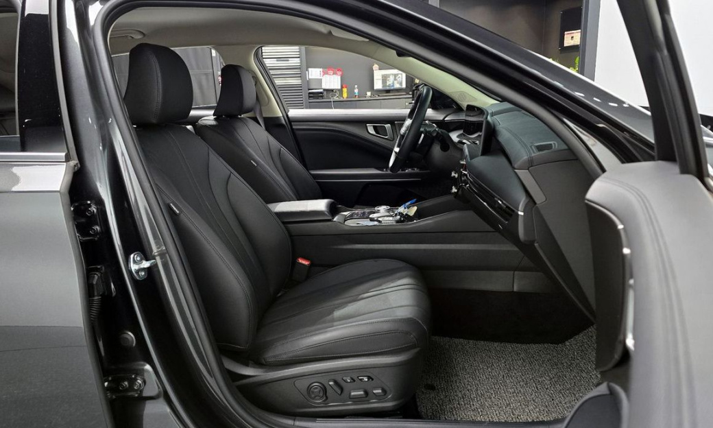 Kia K8 2.5 Gasoline 2WD, 2025